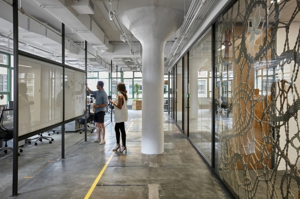 辦公室裝修得真文藝復(fù)古，忍不住拿來(lái)曬曬！