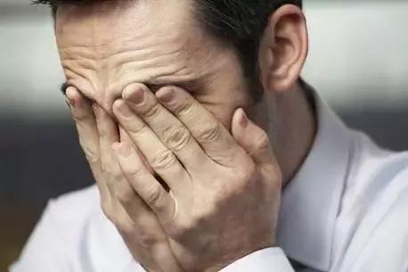 震驚！辦公室里99%都得了這個病，不及時解決危害一生！