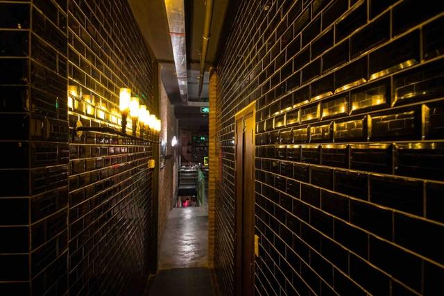 商業(yè)空間:越南西貢主題餐廳工業(yè)風(fēng)格設(shè)計(jì)