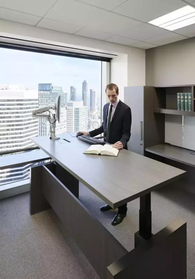 只有黑、白、灰三種顏色的辦公室？——極簡主義的設(shè)計哲學(xué)