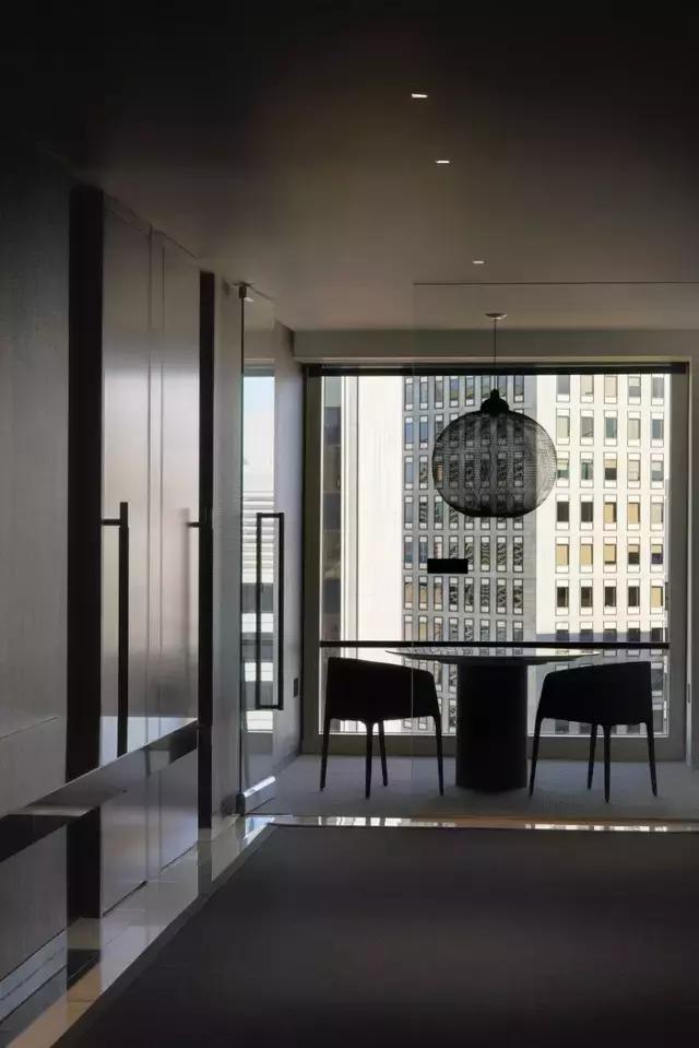 只有黑、白、灰三種顏色的辦公室？——極簡主義的設(shè)計哲學(xué)