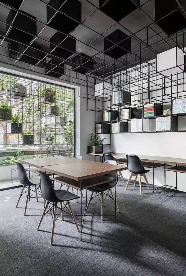 越南Wake Space Up！城市生態(tài)陽臺辦公空間設計