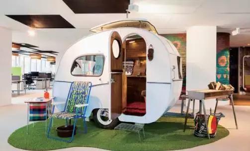 給我一個這么潮的辦公室，我一定會好好工作的！